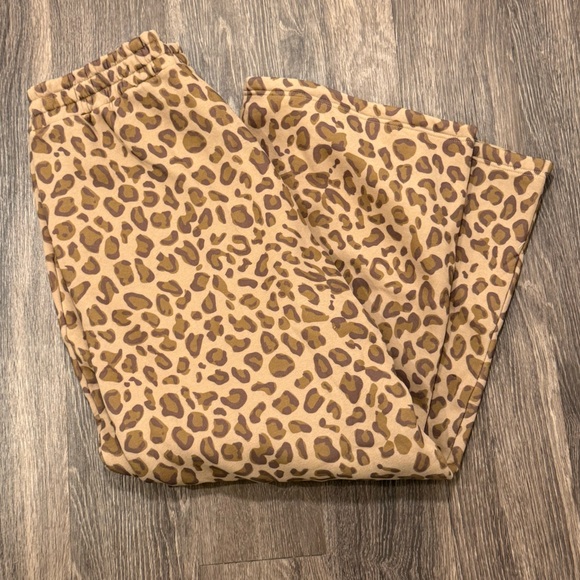 Comfrt Minimalist Straight Leg Sweatpant, brown leopard - Picture 5 of 6